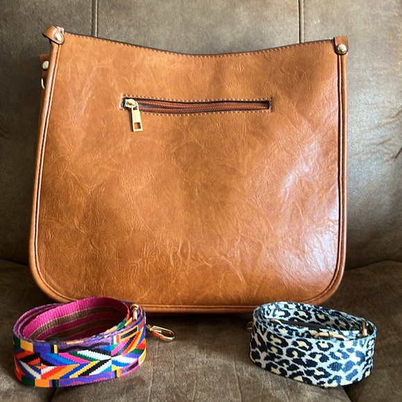 Vegan leather Crossbody bag with 2 straps - Picture 2 of 7